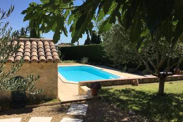 Gîte pour 4 personnes, avec jacuzzi ainsi que terrasse et jardin à Rasteau
