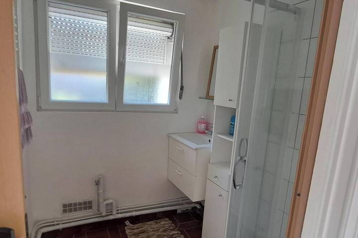 Appartement entier, Appartement au calme, avec jardin privatif et place de parking in Lille, Région de Lille
