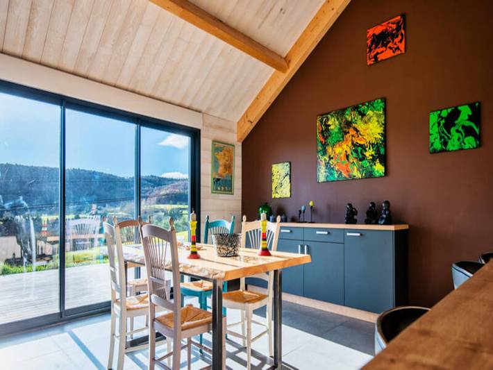 Gîte pour 5 personnes, avec terrasse ainsi que piscine et jardin dans Le Buisson - 4