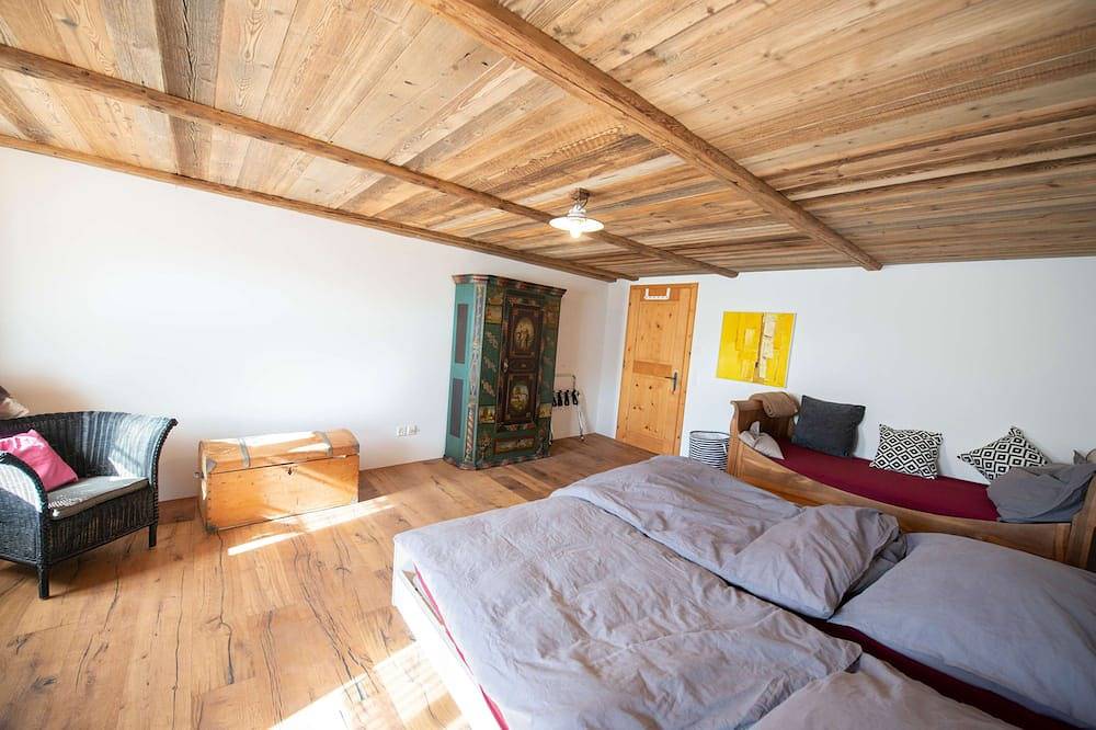 Ganze Wohnung, Gemütliche Fewo mit hohem Komfort für max. 6 Personen in Schmitten (Albula), Schmitten (GR)