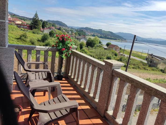 Apartamento para 8 personas, con Balcón y Terraza además de Jardín y Vistas al lago en Vilaboa