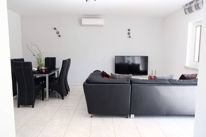 Ganze Wohnung, Ferienwohnung für 4 Personen mit Balkon in Povlja, Brac