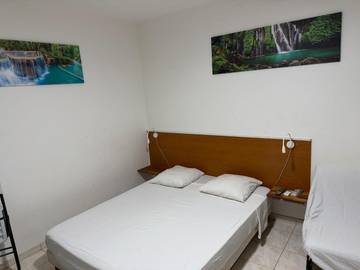 Gîte pour 3 personnes, avec terrasse et jardin ainsi que piscine et jacuzzi à Gros Morne (homonymie)