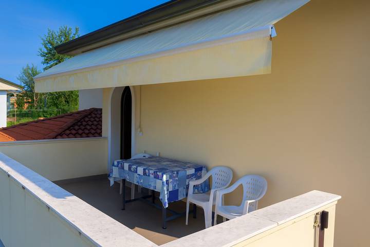 Ferienwohnung für 9 Personen, kinderfreundlich in Marina di Massa - 2