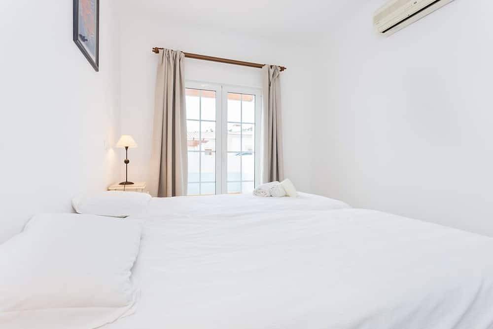 2 Schlafzimmer mit Blick auf den Golfplatz in Budens, Faro Distrikt