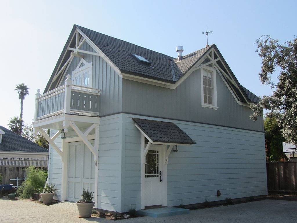 Historisches Kutschenhaus aus dem Jahr 1887 auf einem Landmark-Grundstück in Santa Cruz, Santa Cruz County