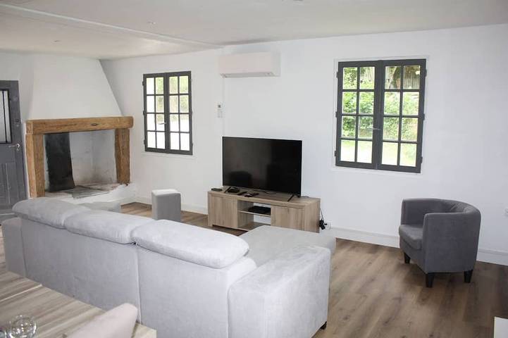 Gite in the woods with shared heated pool in Réaup-Lisse, Nérac region