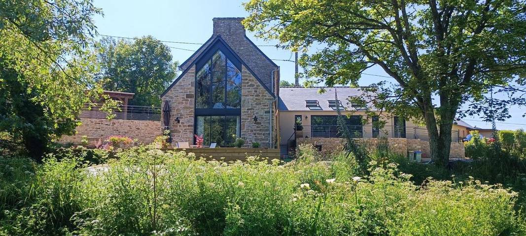 Location de vacances pour 2 personnes, avec jardin ainsi que vue et piscine, adapté aux familles à Ploudalmézeau - 2