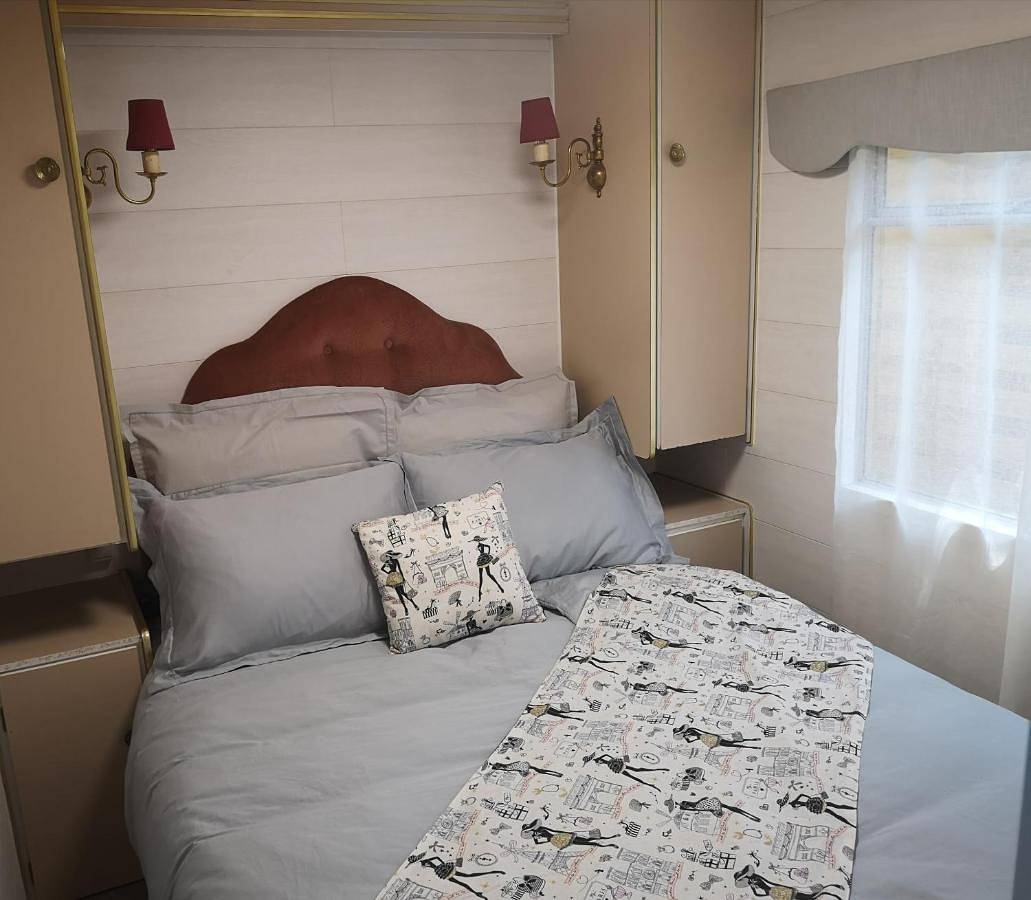 Double Room in Lambesc, Région d'Aix-en-Provence
