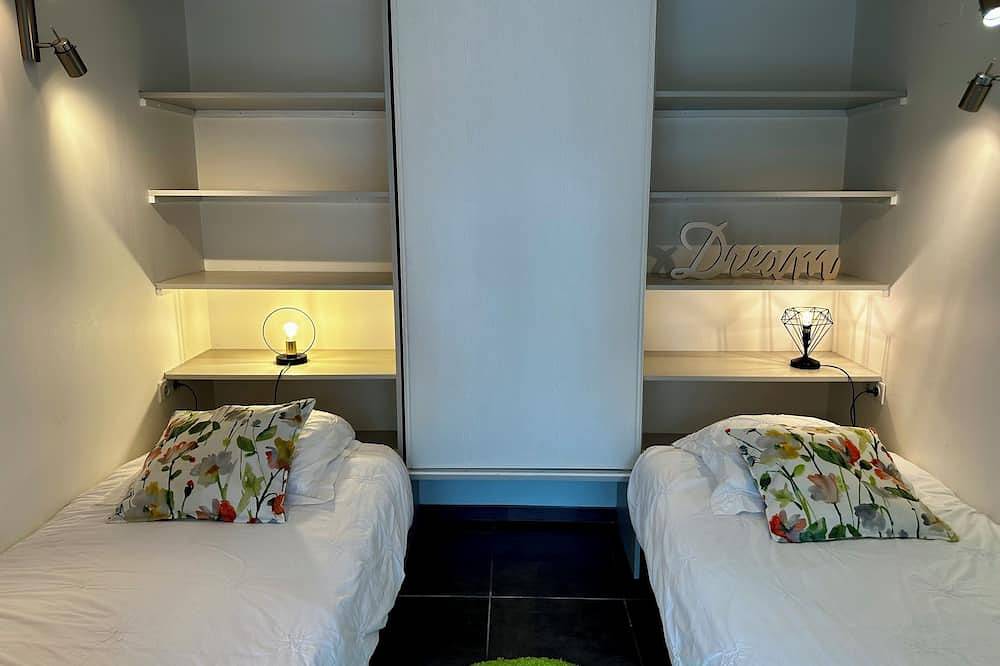 Ecocoon Cottage – Sleeps 4 – 2 Bathrooms – Heated Indoor Pool in Arques, Saint-Omer region