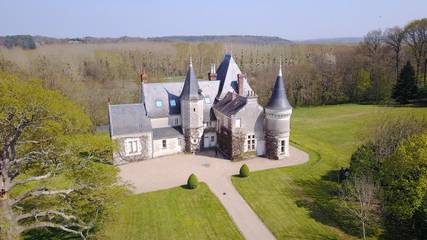 Gîte pour 8 personnes, avec terrasse et jardin à Chédigny