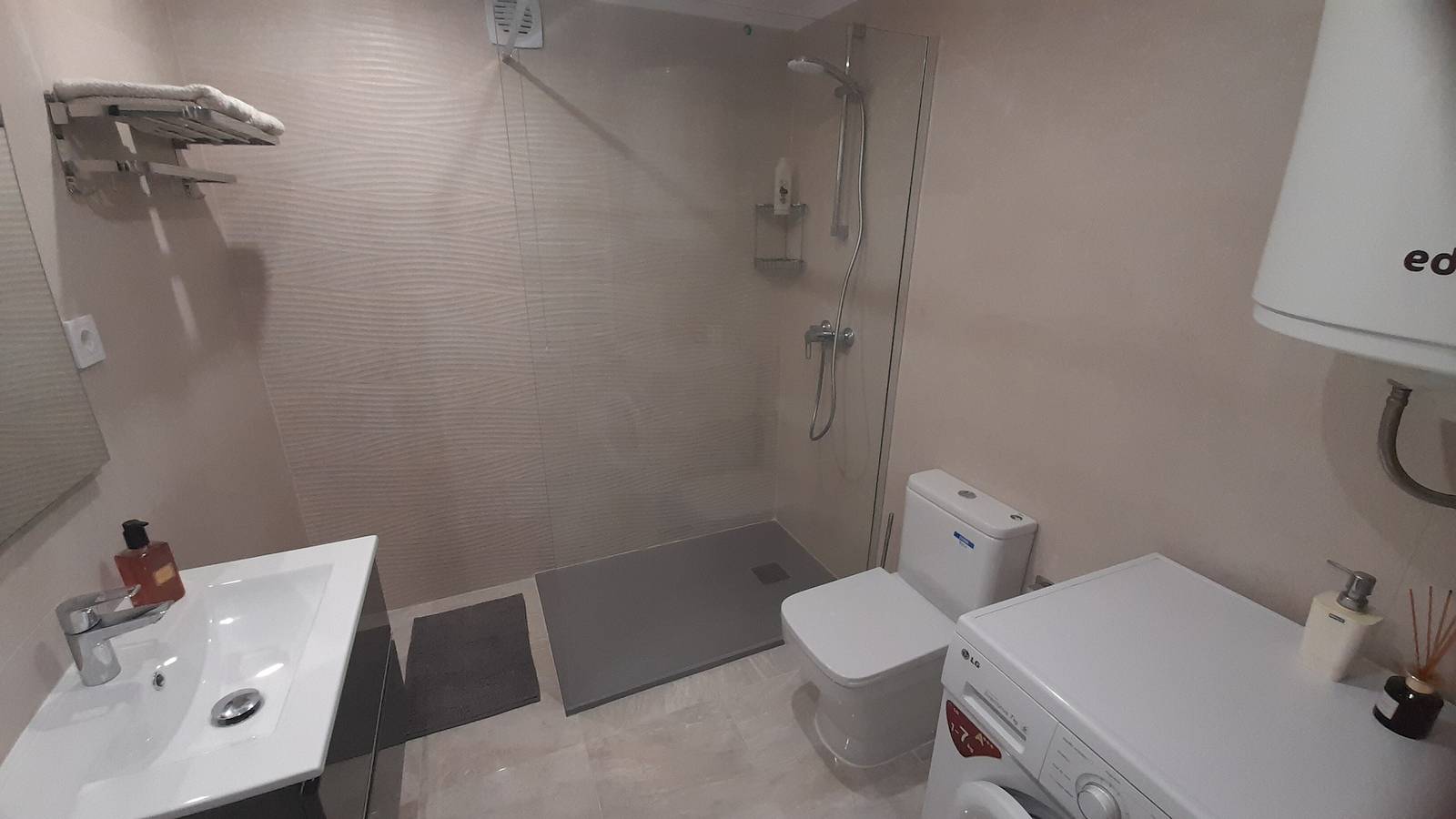 "Penthouse studio met uitzicht op zee" met zeezicht en zwembad, foto 13