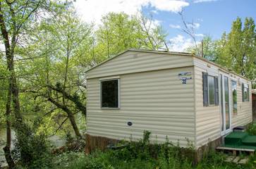 Gîte pour 4 personnes, avec vue sur le lac et terrasse, animaux acceptés à Beaupouyet