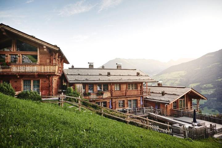 Hütte für 8 Personen, mit Ausblick und Garten sowie Sauna und Pool, mit Haustier in Aschau im Zillertal