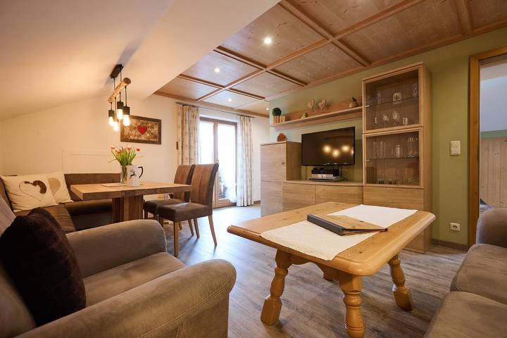 Ferienwohnung für 2 Personen, mit Balkon und Terrasse sowie Ausblick in Krün - 4