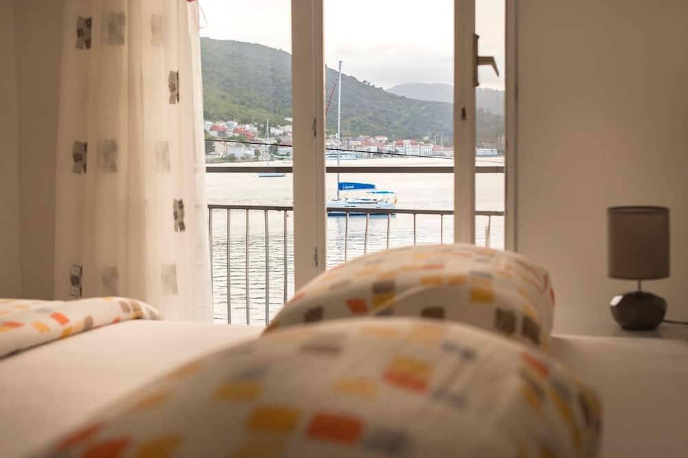 Ganze Wohnung, 1-Zimmer-Ferienwohnung am Strand Vis (A-8525-a) in Vis Stadt, Vis