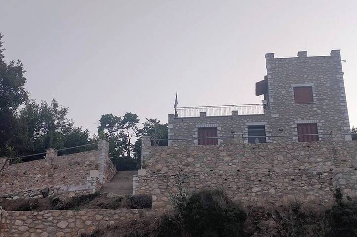 Vacation rental for 4 people, with terrace, with pets in Sparta Municipality