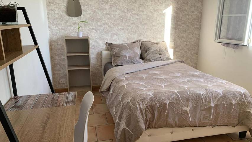 Appartement de vacances pour 2 personnes, avec balcon et piscine ainsi que jardin et vue