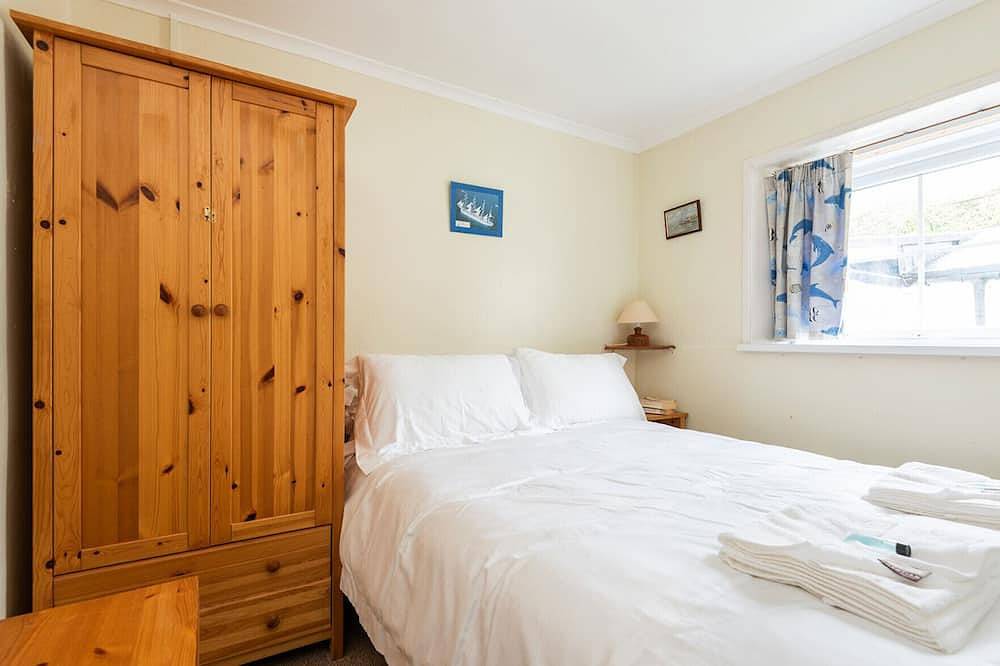 Old Coastguard Cottage, uninterrupted sea views in Downderry, Cornwall
