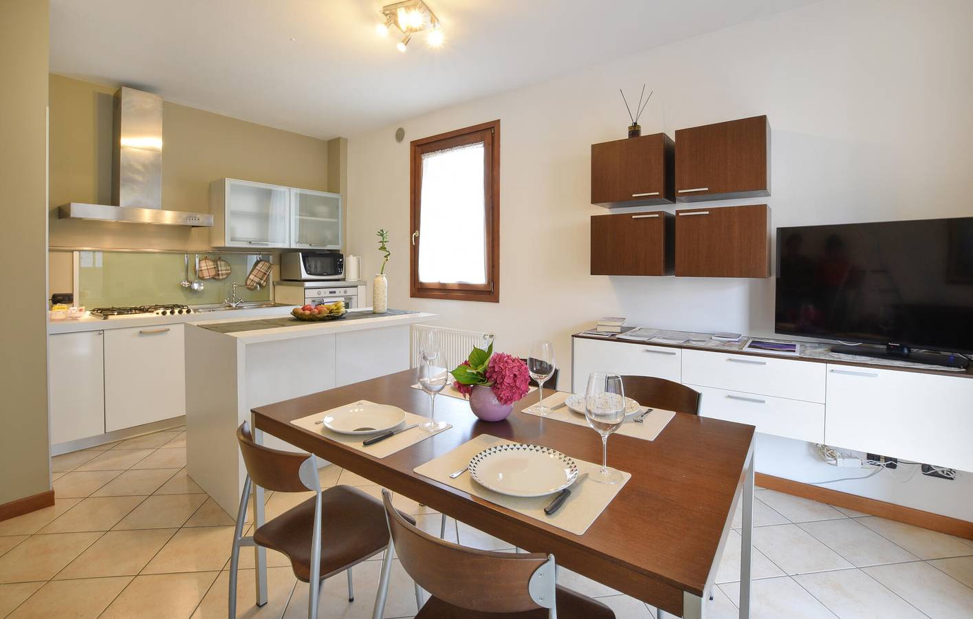 Appartamento intero, Accogliente appartamento con garage, WiFi, AC, giardino e vista sul fiume in Pieve di Soligo, Provincia di Treviso