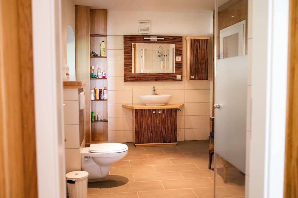 Ganze Wohnung, Ferienwohnung direkt am See mit eigenem Zugang. in Potzlow, Oberuckersee