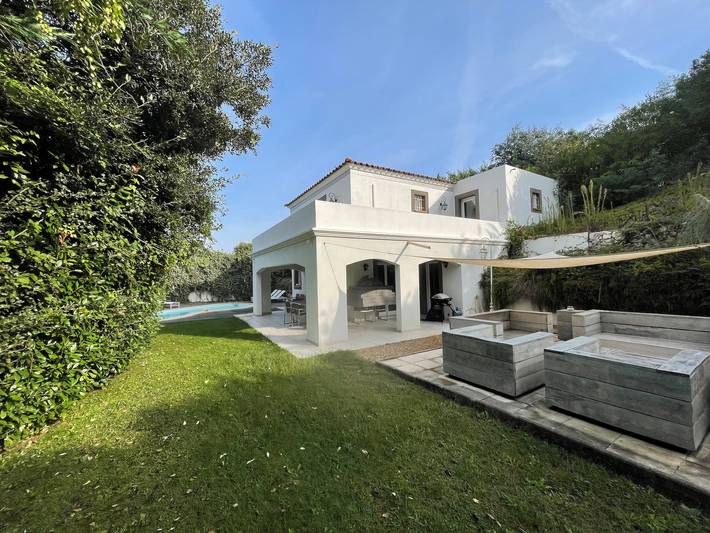 Gîte pour 8 personnes, avec piscine
