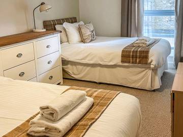 Log Cabin for 4 People in Fort Augustus, Loch Ness, Photo 4