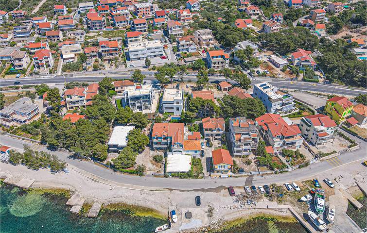 Ferienhaus für 12 Personen, mit Terrasse und Pool in Grad Šibenik - 3