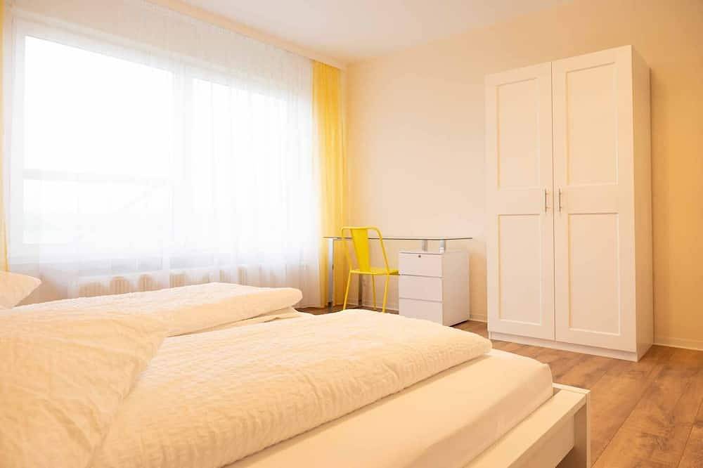 Ganze Wohnung, Große Fewo, 3 Schlafzimmer, 2 Bäder, ruhig, citynah, 2 Süd-Balkons, Parkplätze in Niestetal, Hessisches Bergland