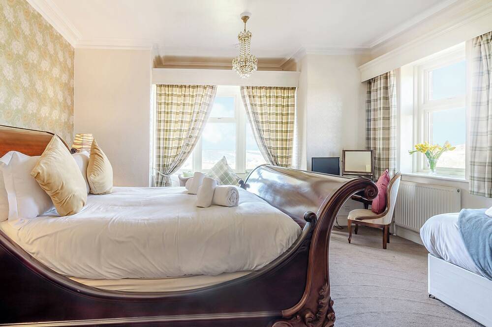 8 bedroom accommodation in Goathland, near Whitby in Goathland, North York Moors National Park