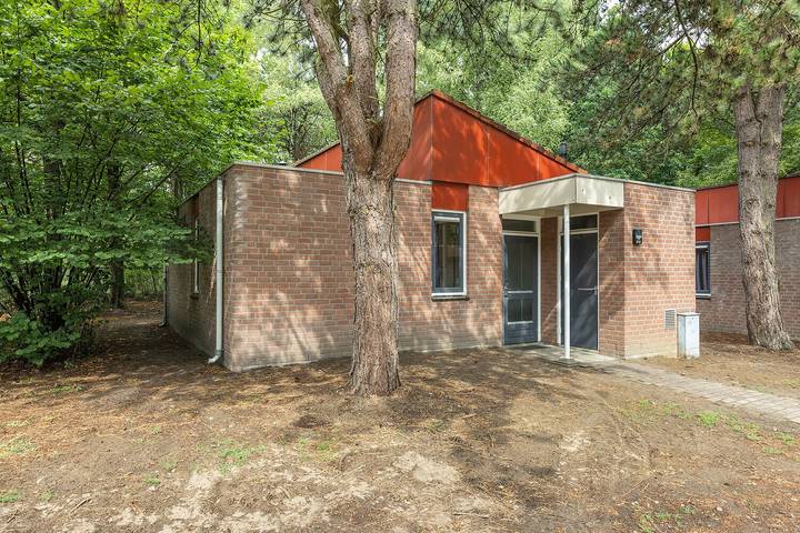 Vakantiehuis voor 6 personen, with Balkon/Terras and Terras as well as Tuin and Zwembad in Weert