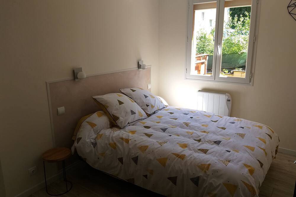 Apartamento entero, Apartamento T4 con garaje, terraza y jardín. in Valserhône, Nantua