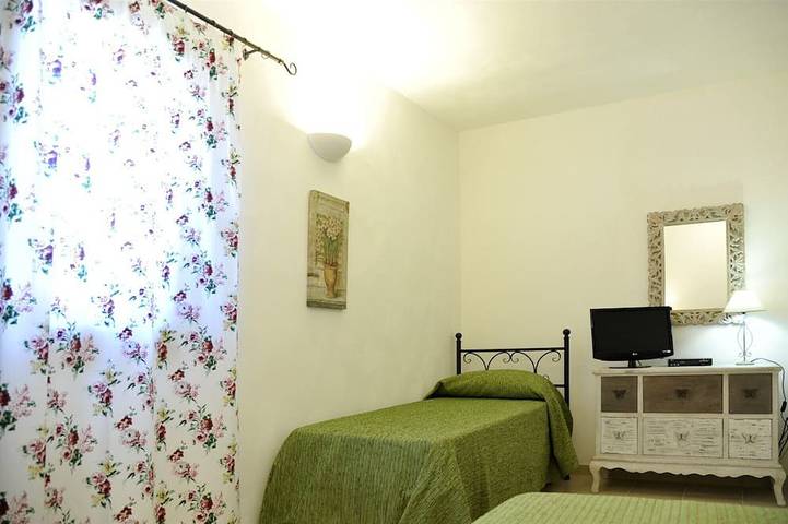 Amazing Trullo suite Private Pool, NIce private Terrace and garden Wifi in Martina Franca, Province de Taranto