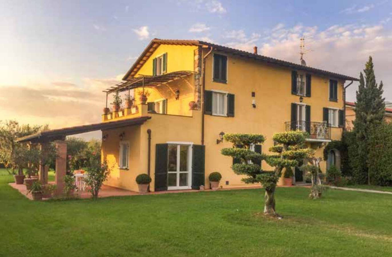 Appartamento intero, Appartamento 'Casa Ara' con piscina condivisa, terrazza privata e Wi-Fi in Pietrasanta, Riviera Toscana