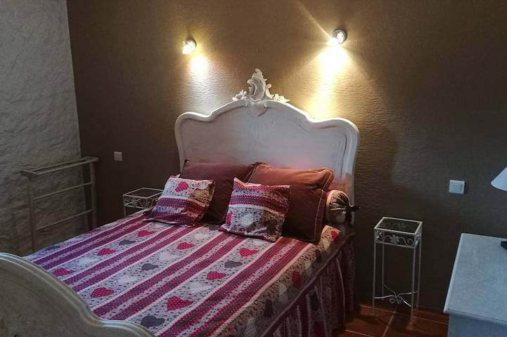 Gîte pour 9 personnes, avec terrasse ainsi que piscine et jardin à Camélas - 4