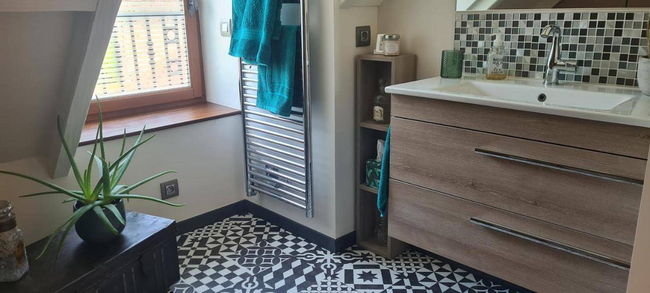 Deluxe Double Room with Shower in Essonne