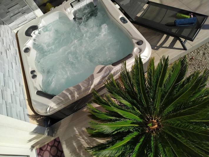 Ferienwohnung für 8 Personen, mit Pool und Garten sowie Whirlpool und Sauna - 1