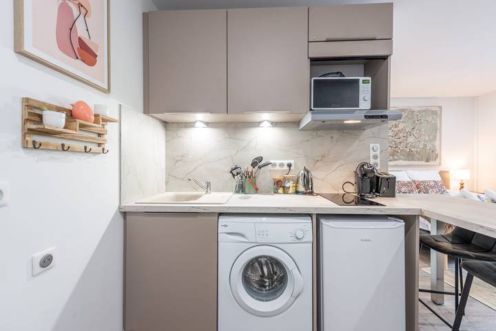 Gîte pour 2 personnes, avec balcon dans Office De Tourisme Lac D Annecy Rive Plein Soleil - 2