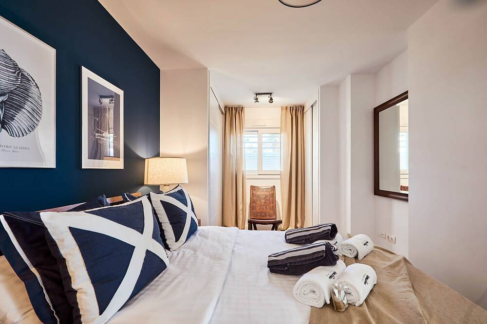 Apartamento entero, Beach front apartment with private Taberna in San Juan Playa (Alicante), Costa Blanca