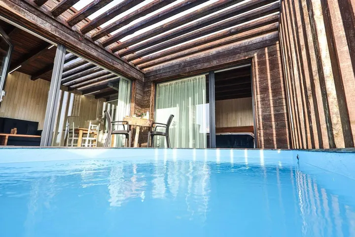 Chalet para 4 personas, con piscina además de jacuzzi y jardín - 1