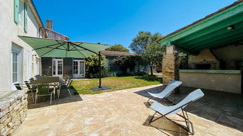 Location de vacances pour 10 personnes, avec jardin à La Couarde-sur-Mer