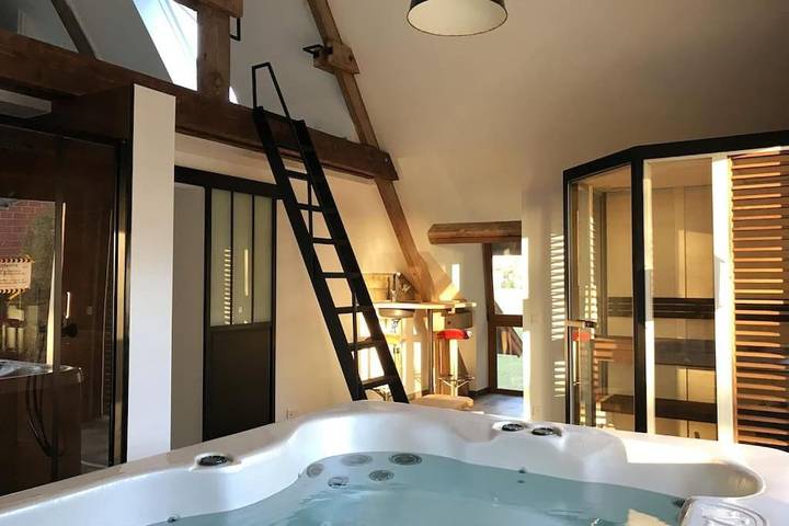 Gîte pour 2 personnes, avec Jacuzzi et Terrasse ainsi que Jardin et Sauna dans Bois-Grenier