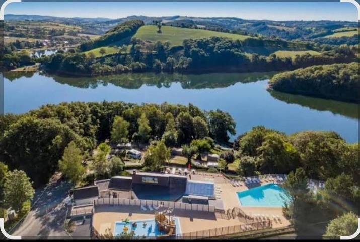 Location de vacances pour 6 personnes, avec vue sur le lac et vue ainsi que piscine et terrasse, animaux acceptés à Pont-de-Salars - 2