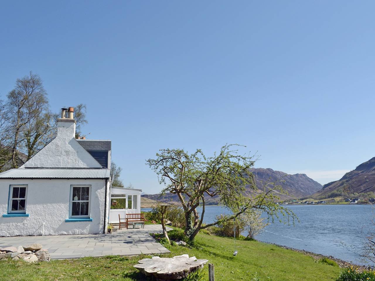 Vacation Rental for 6 Guests in Loch Long, Scotland