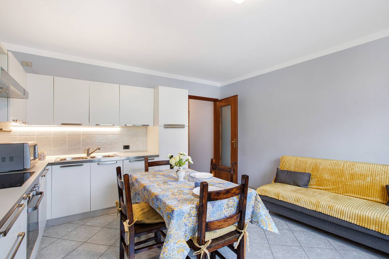 Appartamento intero, Appartamento 'Yellow Apartment' con vista sulle montagne e balcone in Sarre (V.Aosta), Comune di Sarre