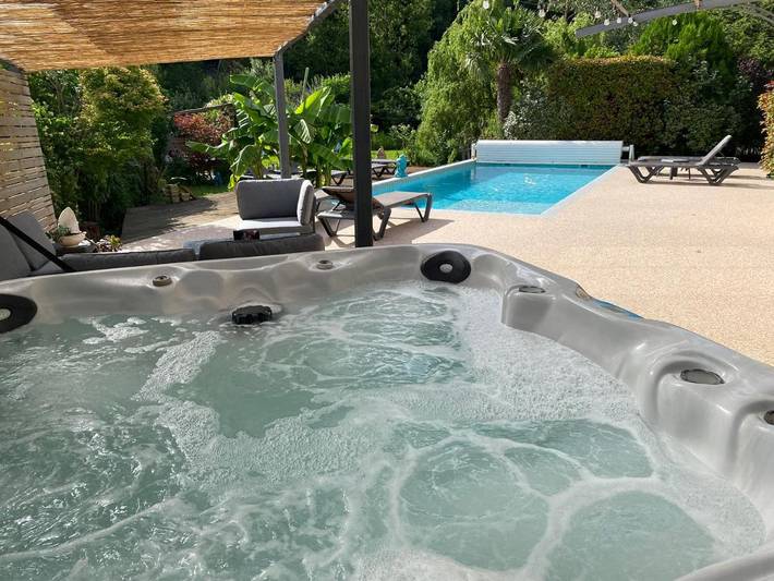 Location de vacances pour 2 personnes, avec jacuzzi ainsi que piscine et jardin à Varces-Allières-et-Risset - 3