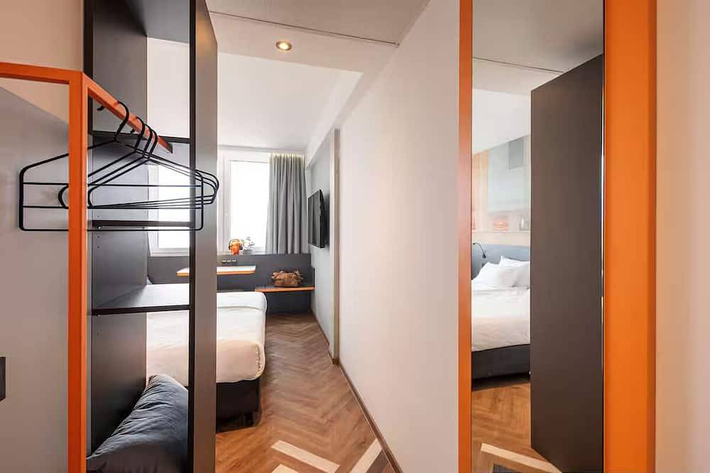 Romantic Escape | Elegant Double Stay | Pet Friendly | Near Castle of Isenburg in Offenbach-sur-le-Main, Offenbach