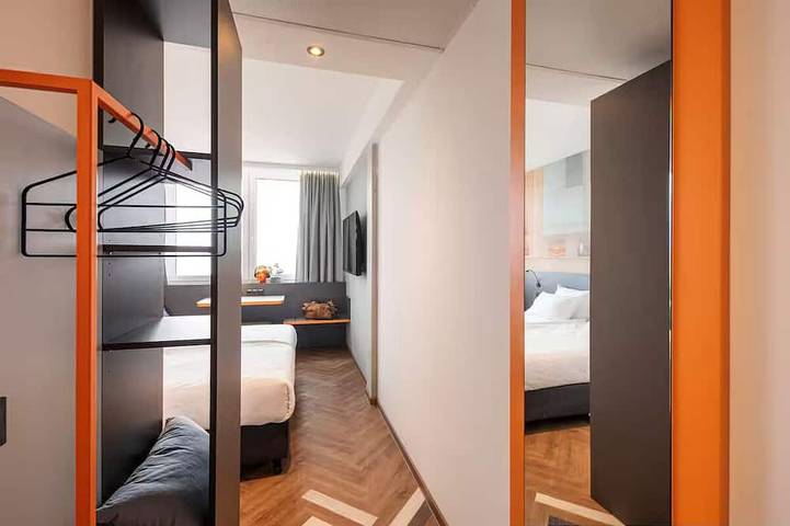 Romantic Escape | Elegant Double Stay | Pet Friendly | Near Castle of Isenburg in Offenbach-sur-le-Main, Offenbach