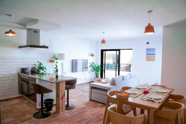 Apartamento de férias para 6 pessoas, com piscina e terraço e ainda vista em Fuseta