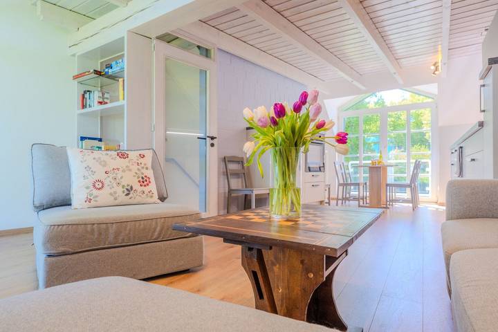 Ferienwohnung für 5 Personen, mit Balkon und Terrasse sowie Garten und Seeblick in Behrensdorf